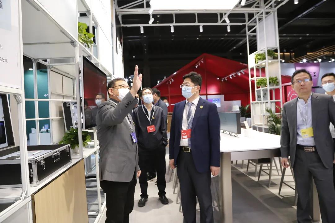 Innovative Retail Store Experience Showcasing the Latest Trends and Products Innovative Retail Store Experience Showcasing the Latest Trends and Products