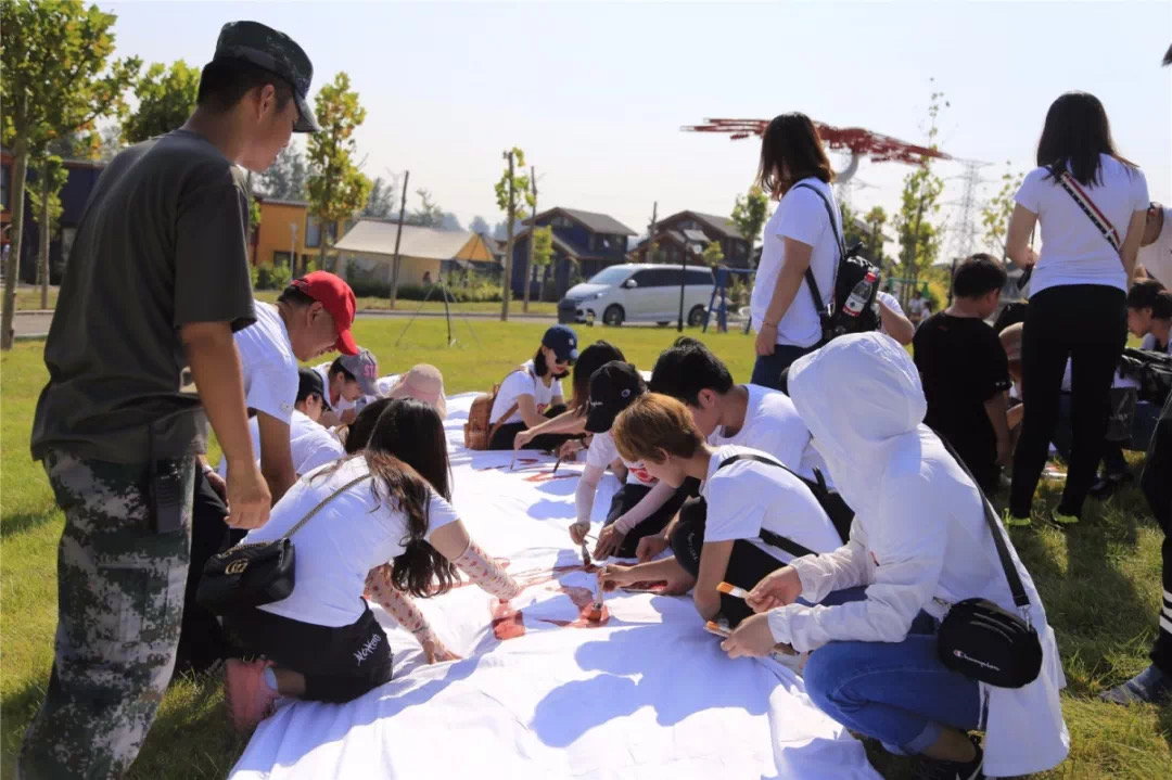 Магазин обладнання для роздрібної торгівлі та інтер'єрів Магазин обладнання для роздрібної торгівлі та інтер'єрів