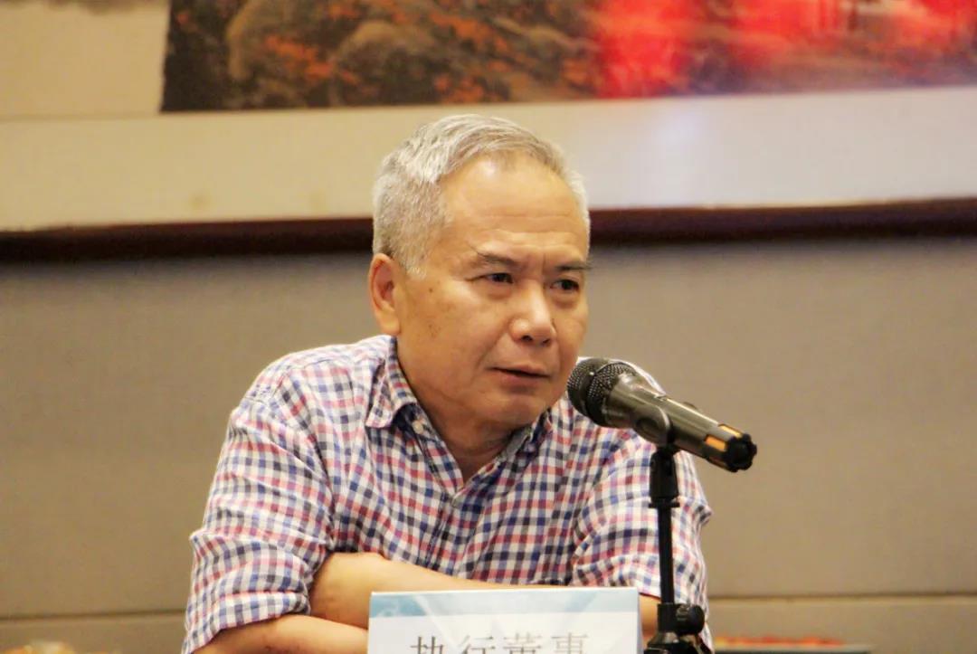 Maxe stylish retail fixtures and displays for your shop environment