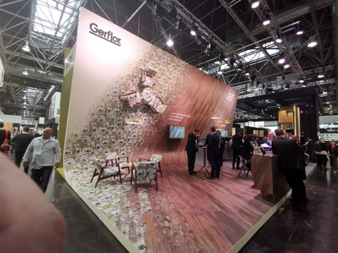 Wood wall mount display stand accessory wall display cabinet shelving with light box for retail store