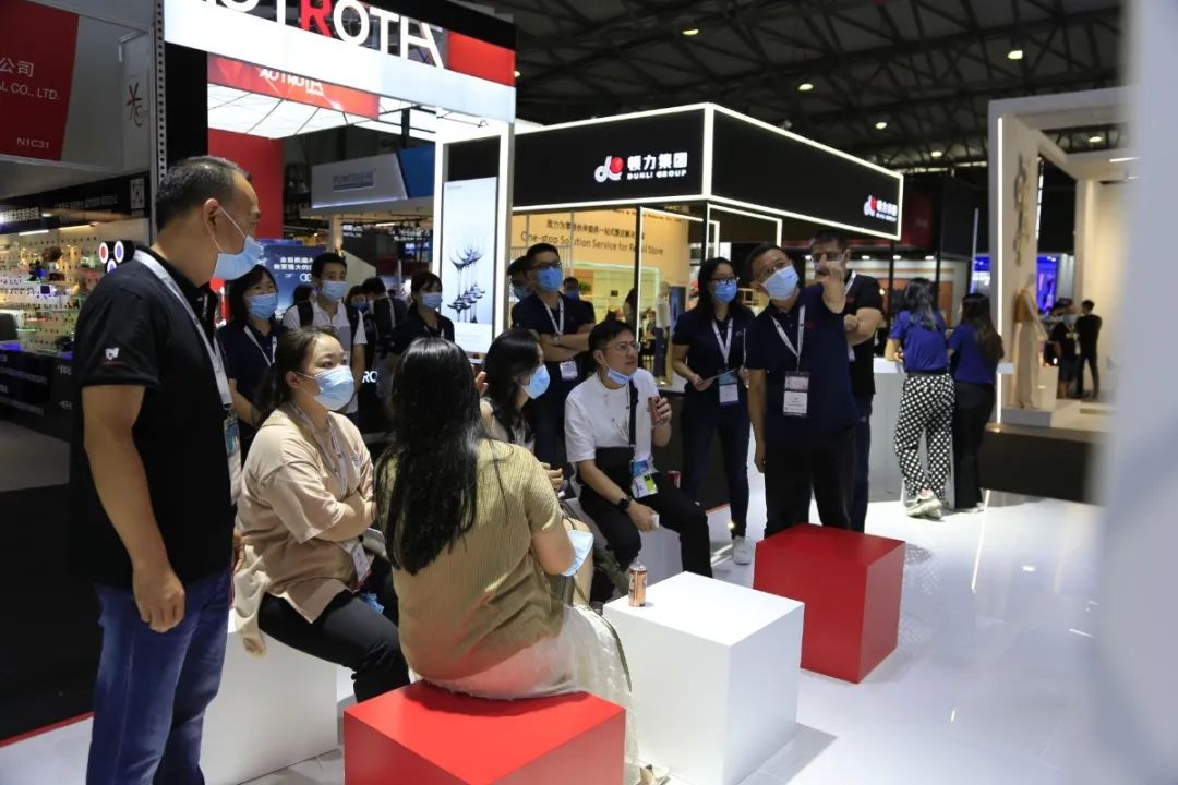 Stylish and Functional Display Solutions for Contemporary Retail Environments