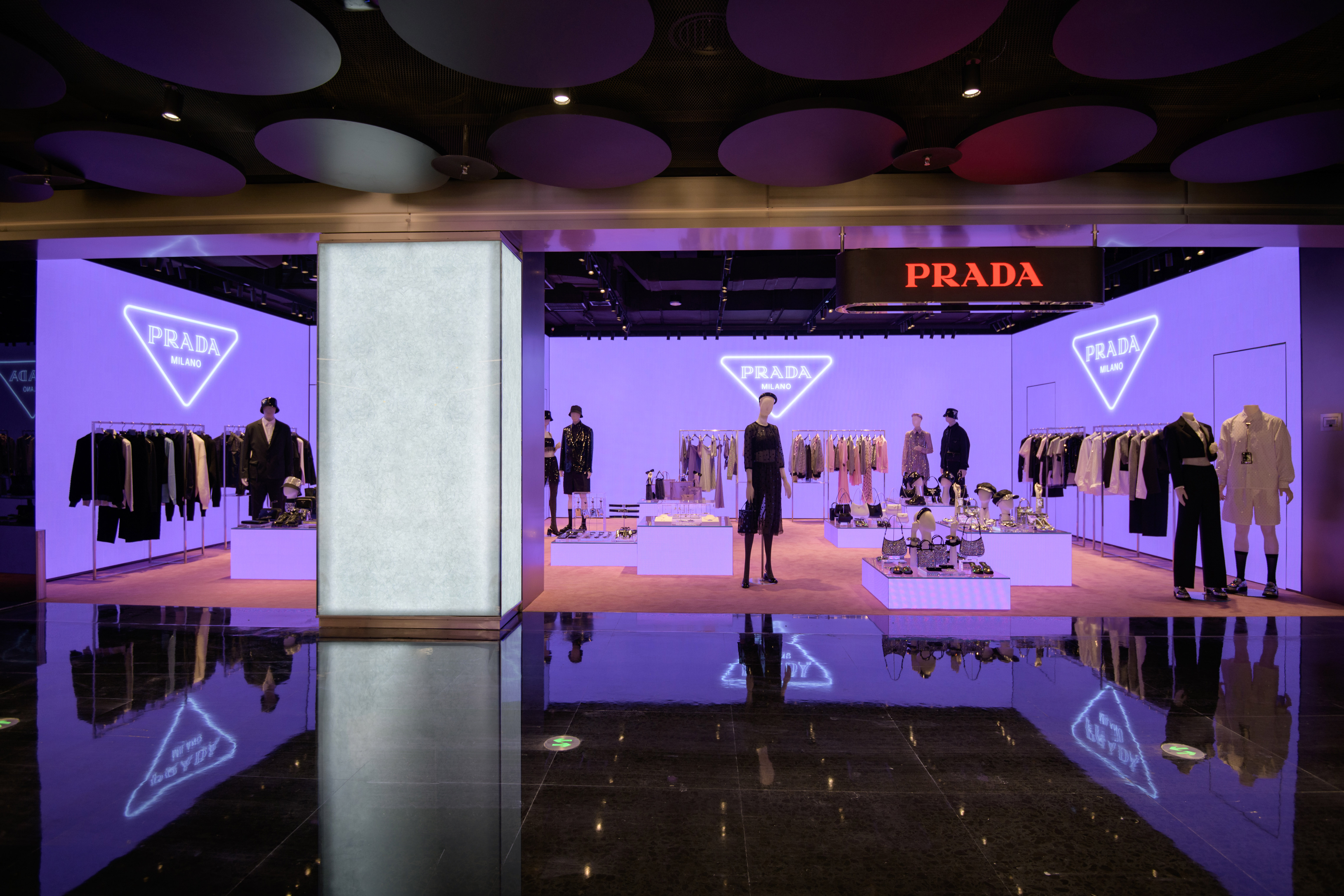 retail showcase display