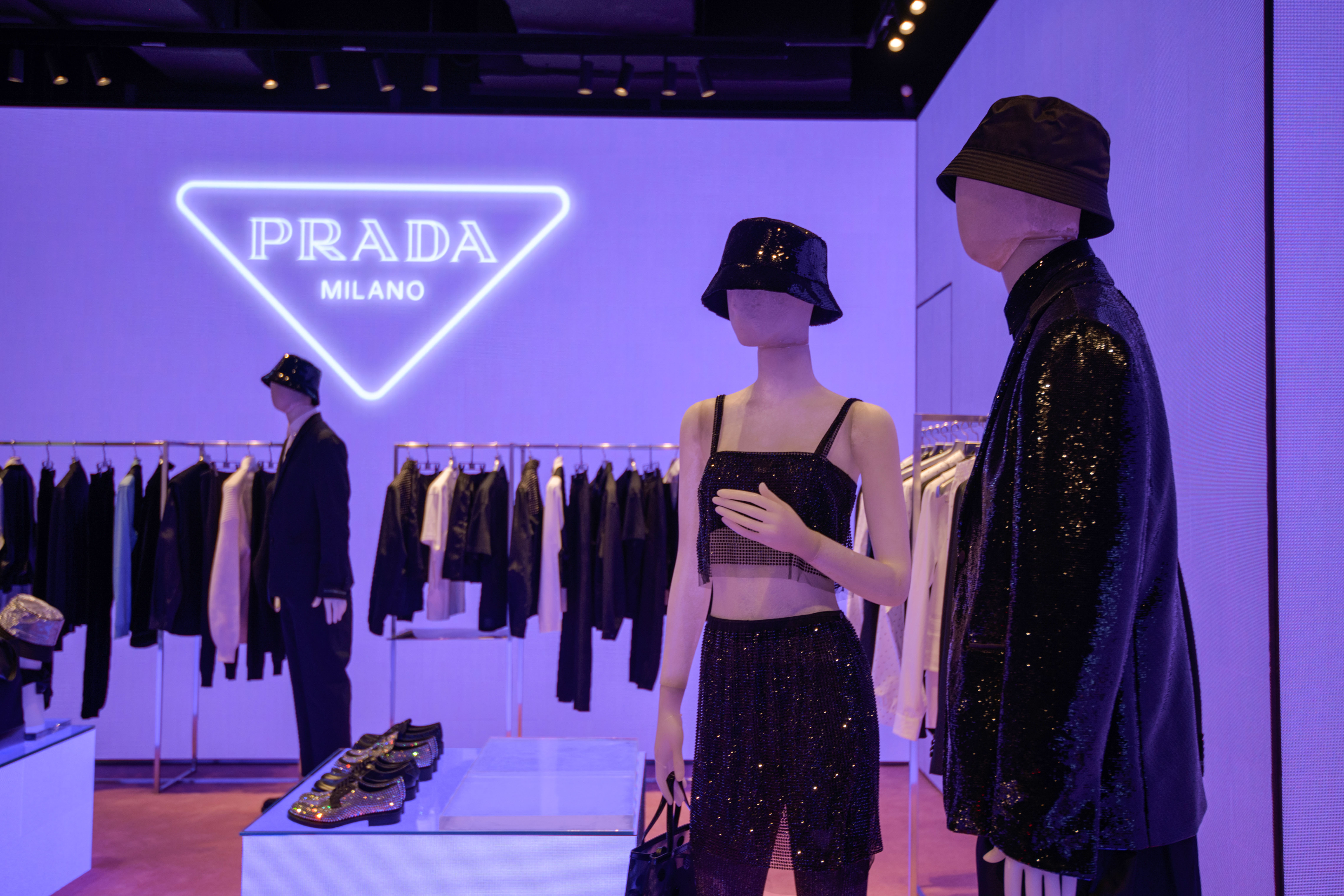 High End Eco-friendly Fashion Interior Store phone case accessory mobile phone display rack