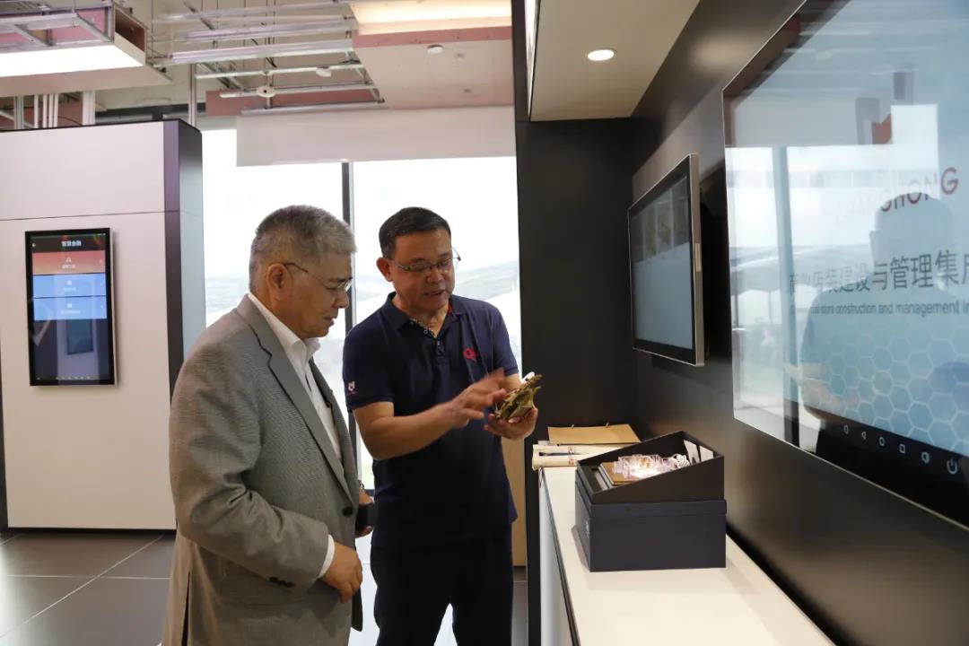 Wood wall mount display stand accessory wall display cabinet shelving with light box for retail store