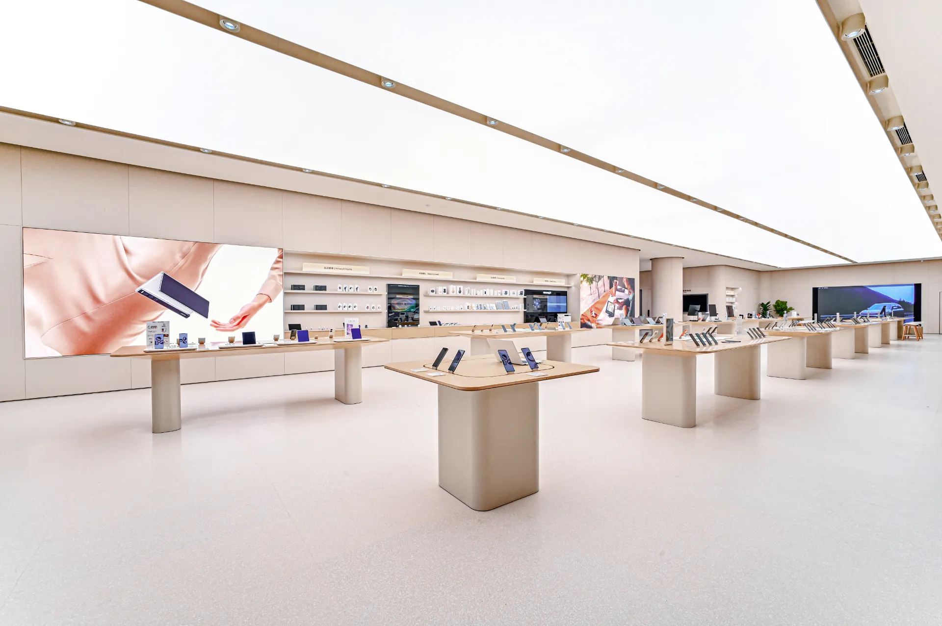 How Shoe Shop Displays Influence Sustainable Footwear Choices