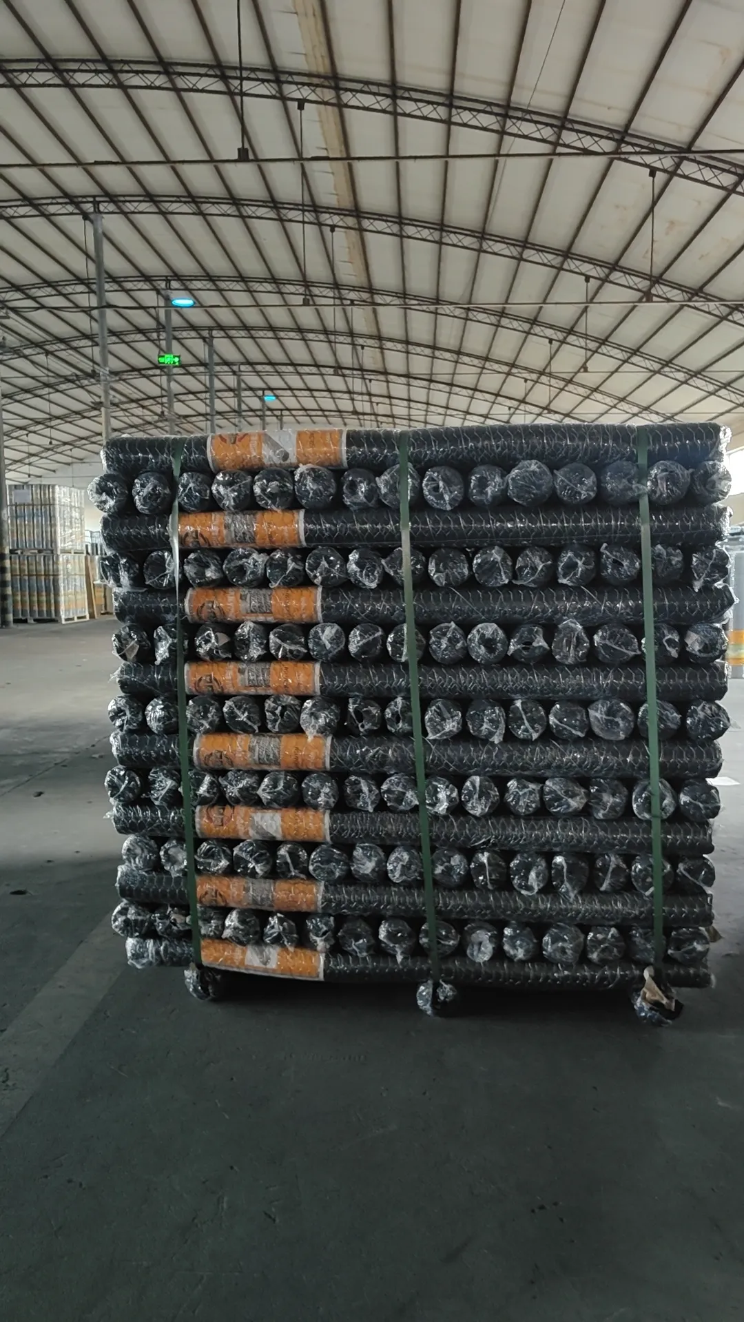 The Versatility and Endurance of Rolled Wire Fencing