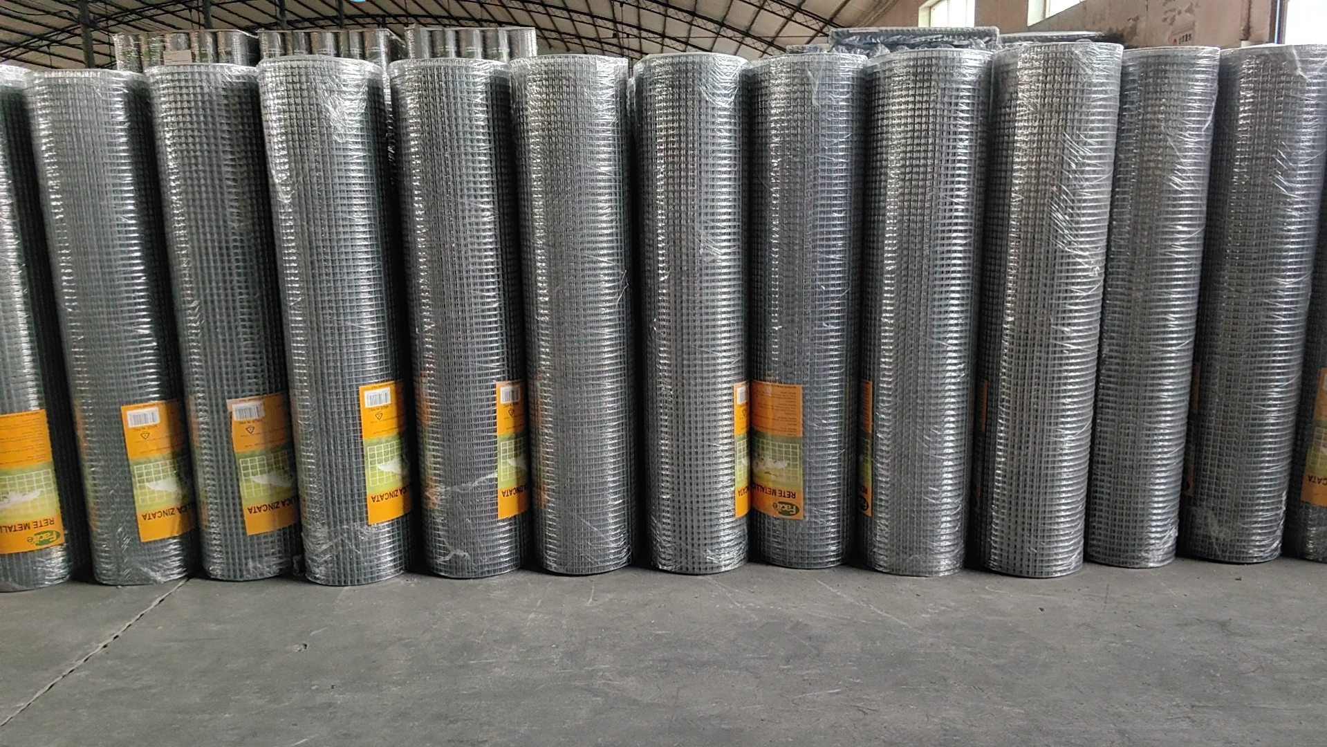 The Versatility and Endurance of Rolled Wire Fencing