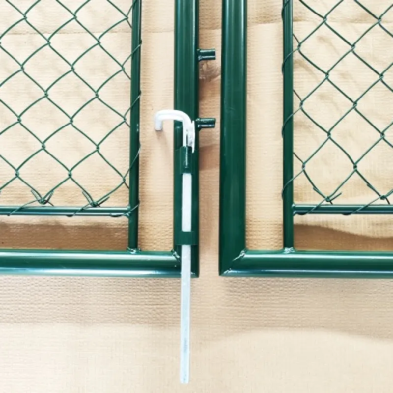 making a chicken wire fence