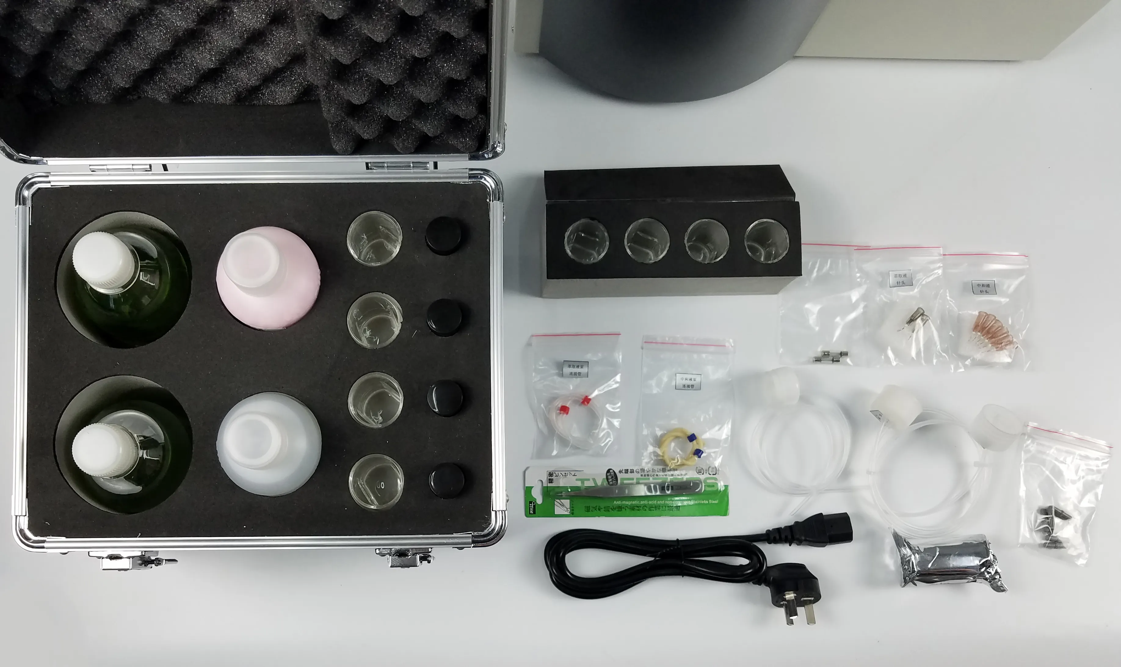 Titoli di studio sull'uso di titolatori automatizzati potentiometrici in chimica analitica