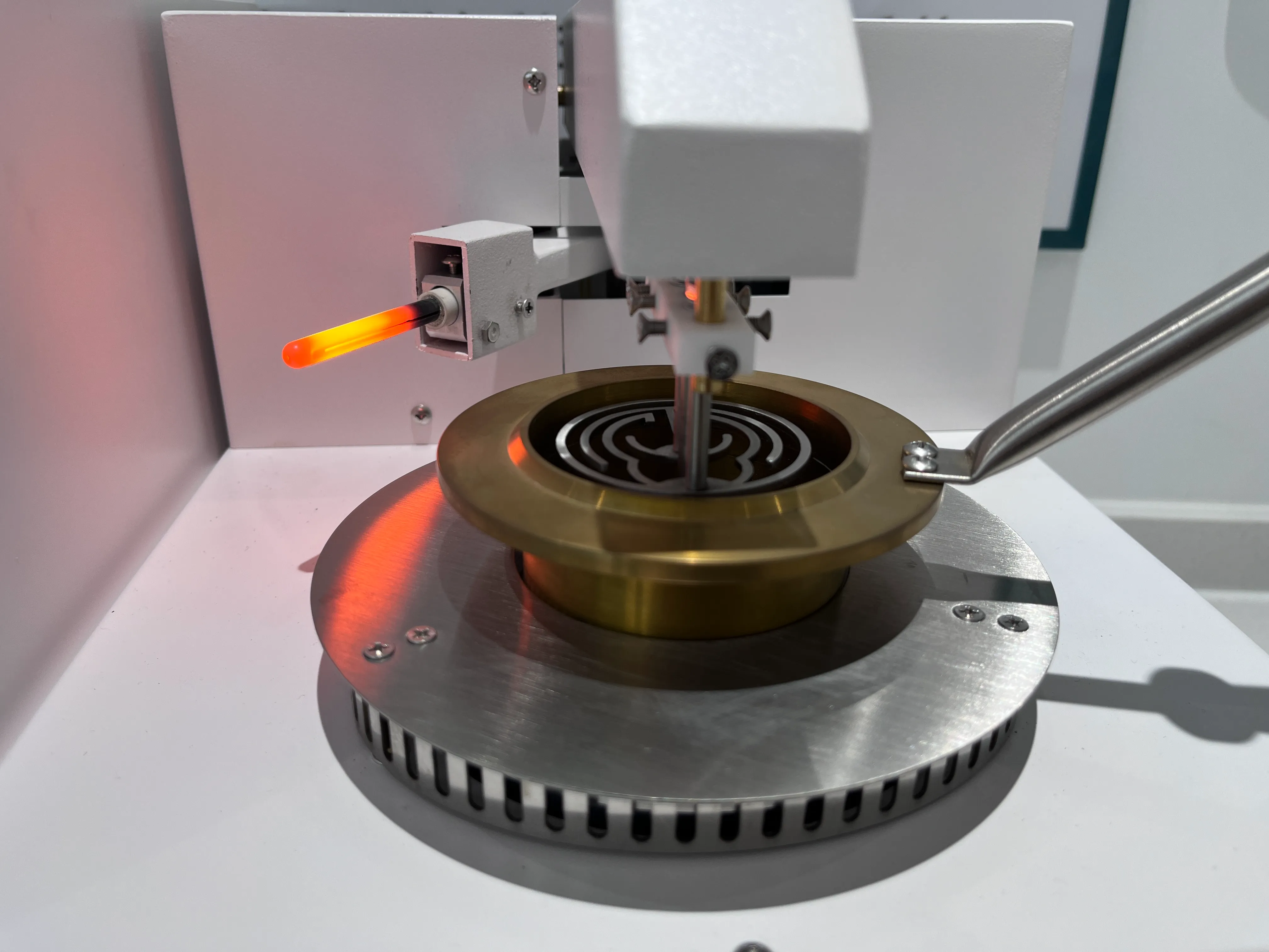 Testing Power Frequency Withstand Voltage in Transformers for Electrical Safety Compliance