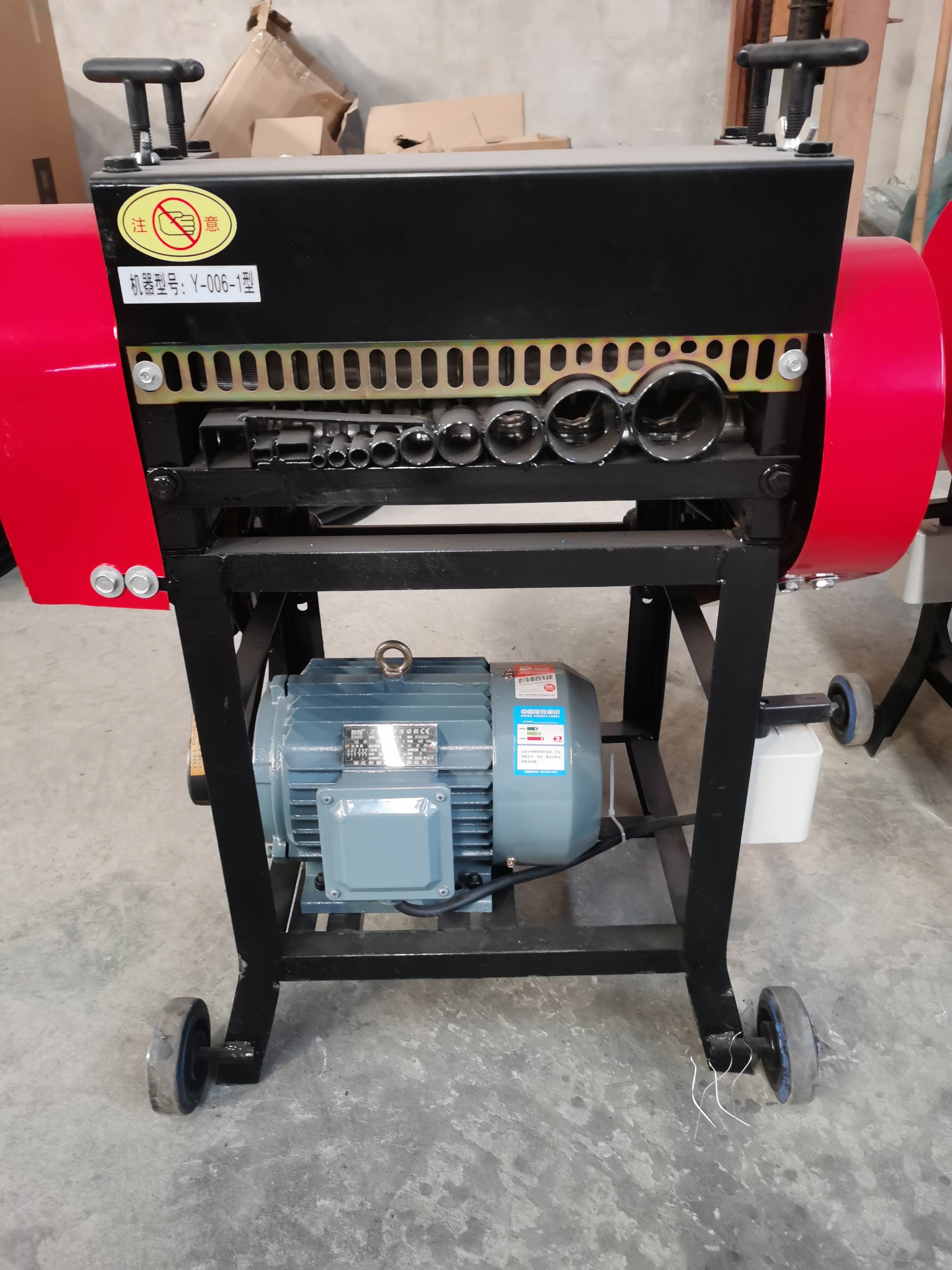 Similar title Dual shaft shredder for efficient waste processing and material recycling.