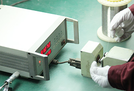 Photodosimeter for wire roundness test