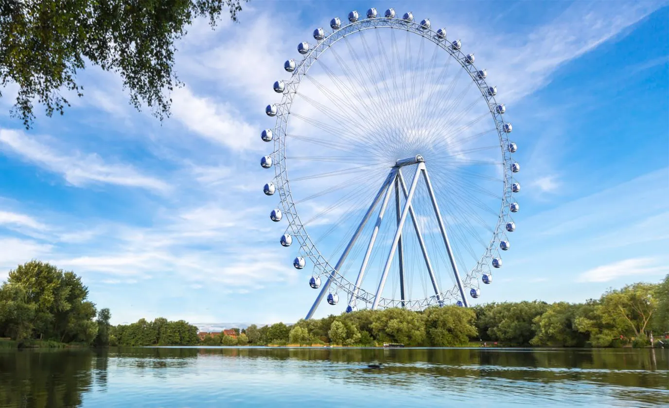 Montaña rusa Thunderbolt emoción y adrenalina en cada giro y caída vertiginosa