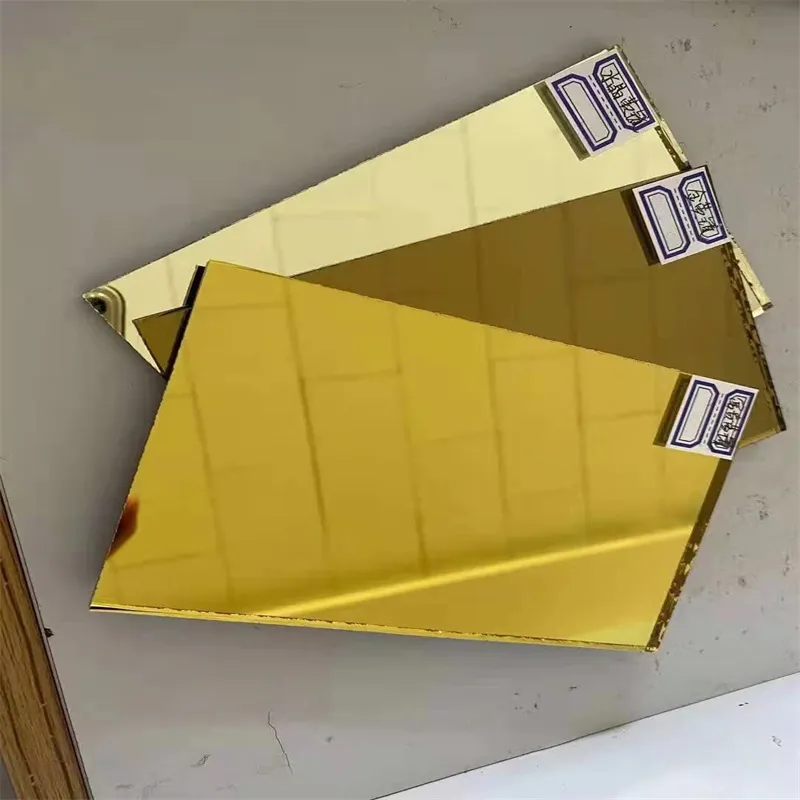 هناك مرآة مضيئة على طاولة خلع الملابس