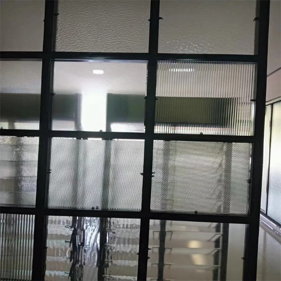 Laminated Glass Innovations for Safe and Stylish Swimming Pool Enclosures