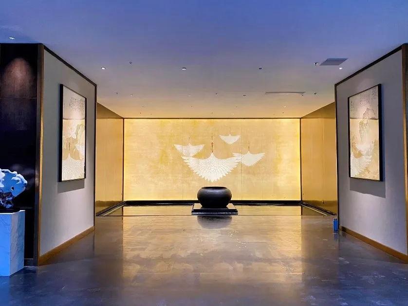 Custom Laminated Glass Partitions with Art Silk Fabric Interlayer