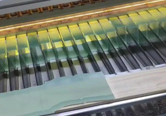 what is laminated glass made of