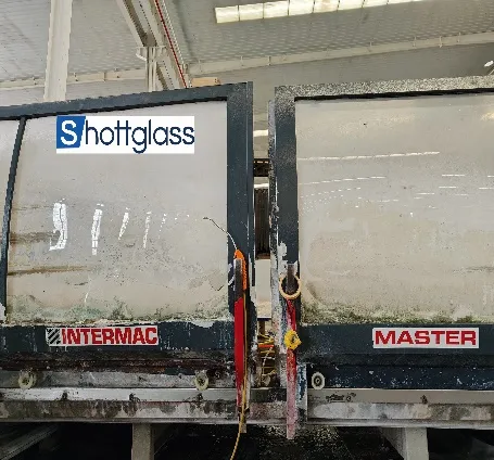 itim na humantong salamin sa banyo