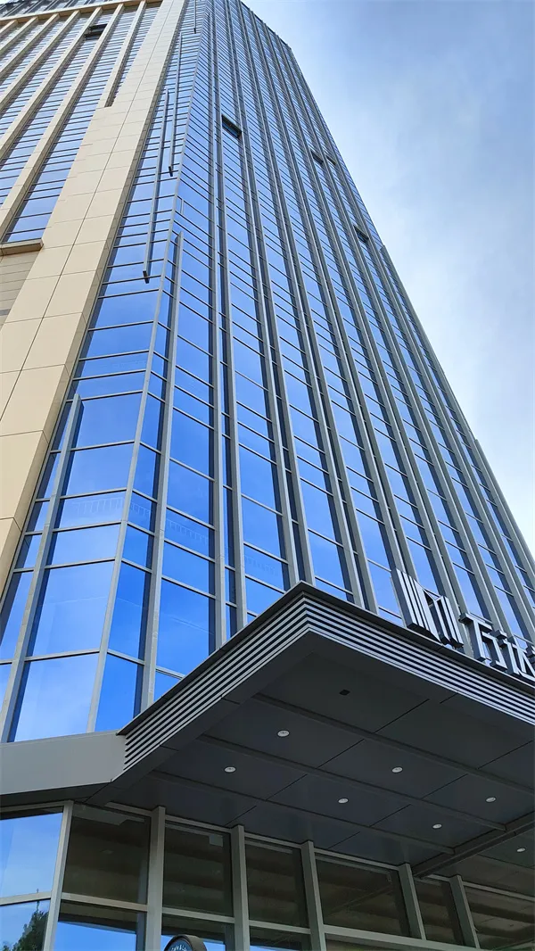 Energy Saving Low-E Insulated Glass Units for Building Facades and Windows