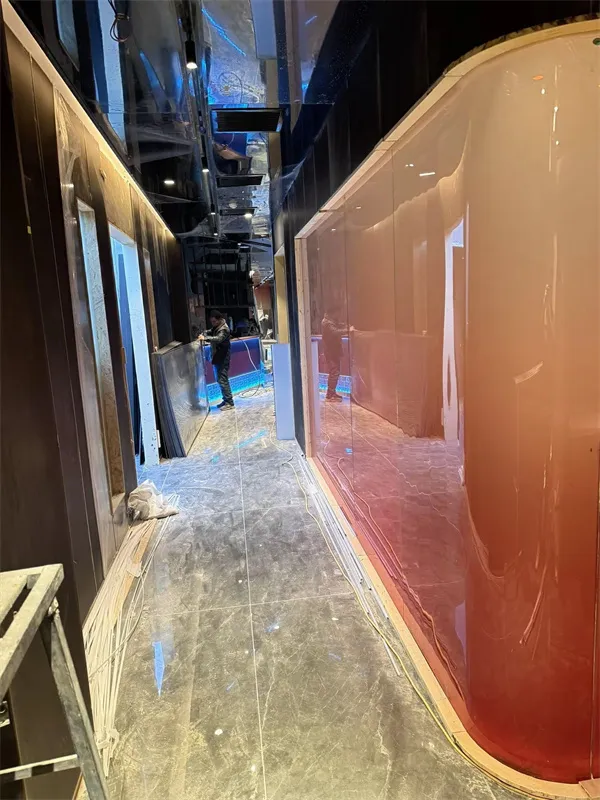 Custom 13.52mm Gradient Colored Laminated Glass Partition Wall