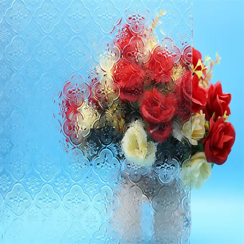 Reflective Frames and Artistic Perspectives in Contemporary Design