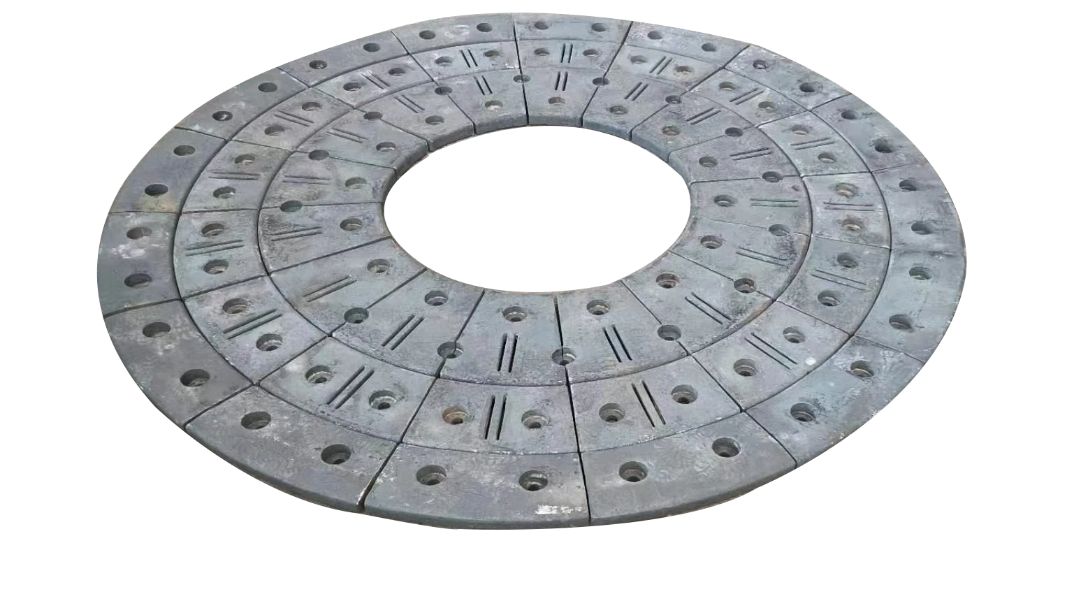 High chromium alloy liner