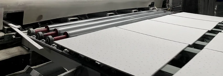 Alternative Ceiling Solutions using Mineral Fiber Suspended Tiles for Improved Acoustics and Aesthetics Alternative Ceiling Solutions using Mineral Fiber Suspended Tiles for Improved Acoustics and Aesthetics