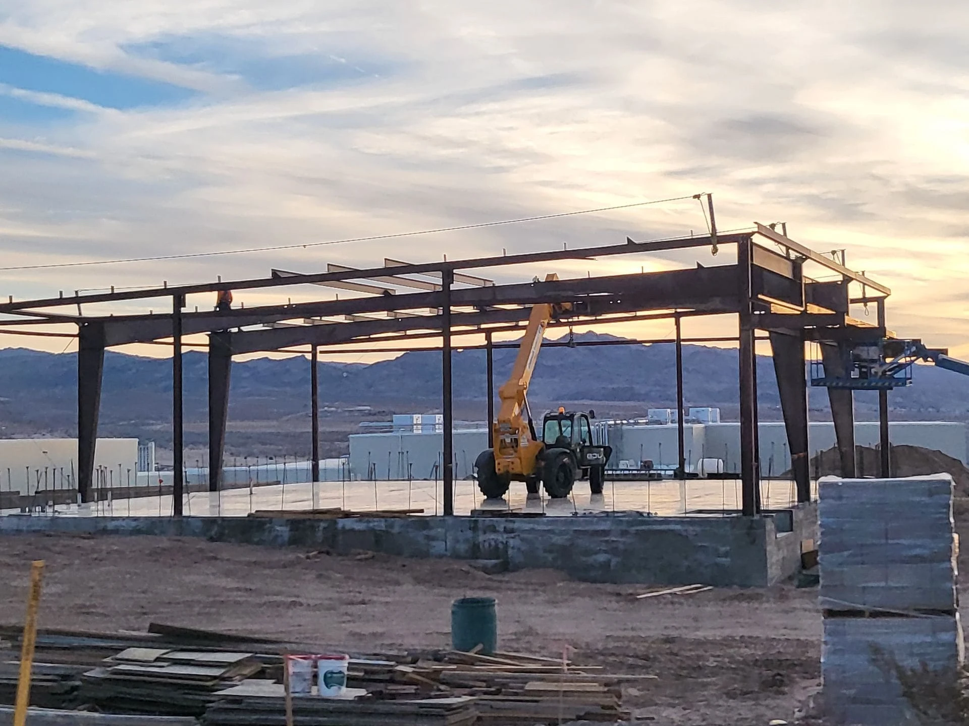 How Do Steel and Metal Structures Shape Modern Industrial Spaces?