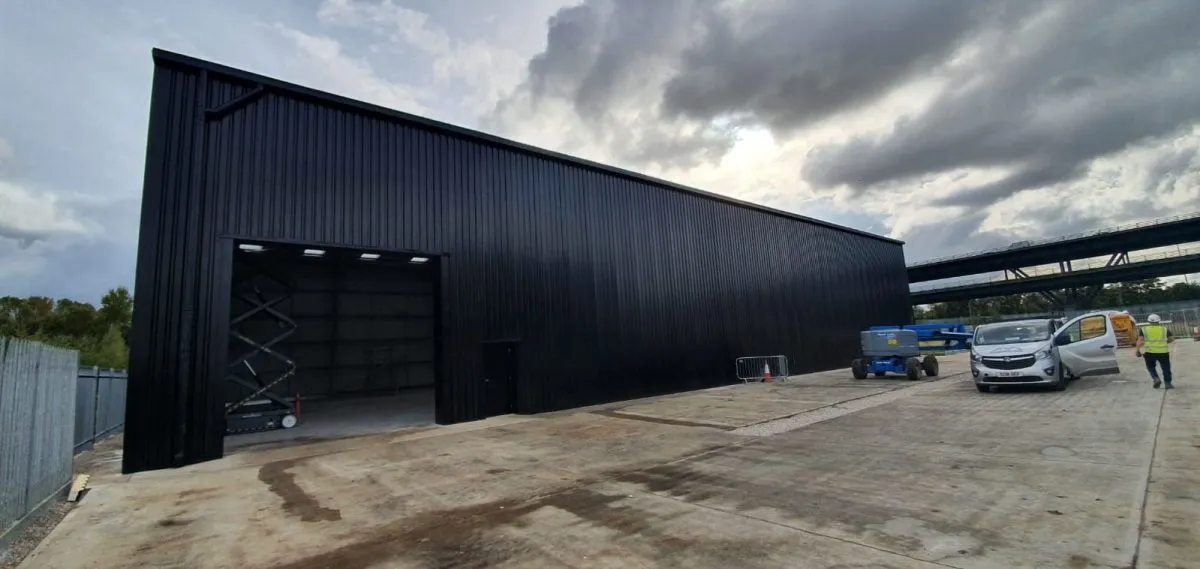 धातु गाराज दुकान भवन।