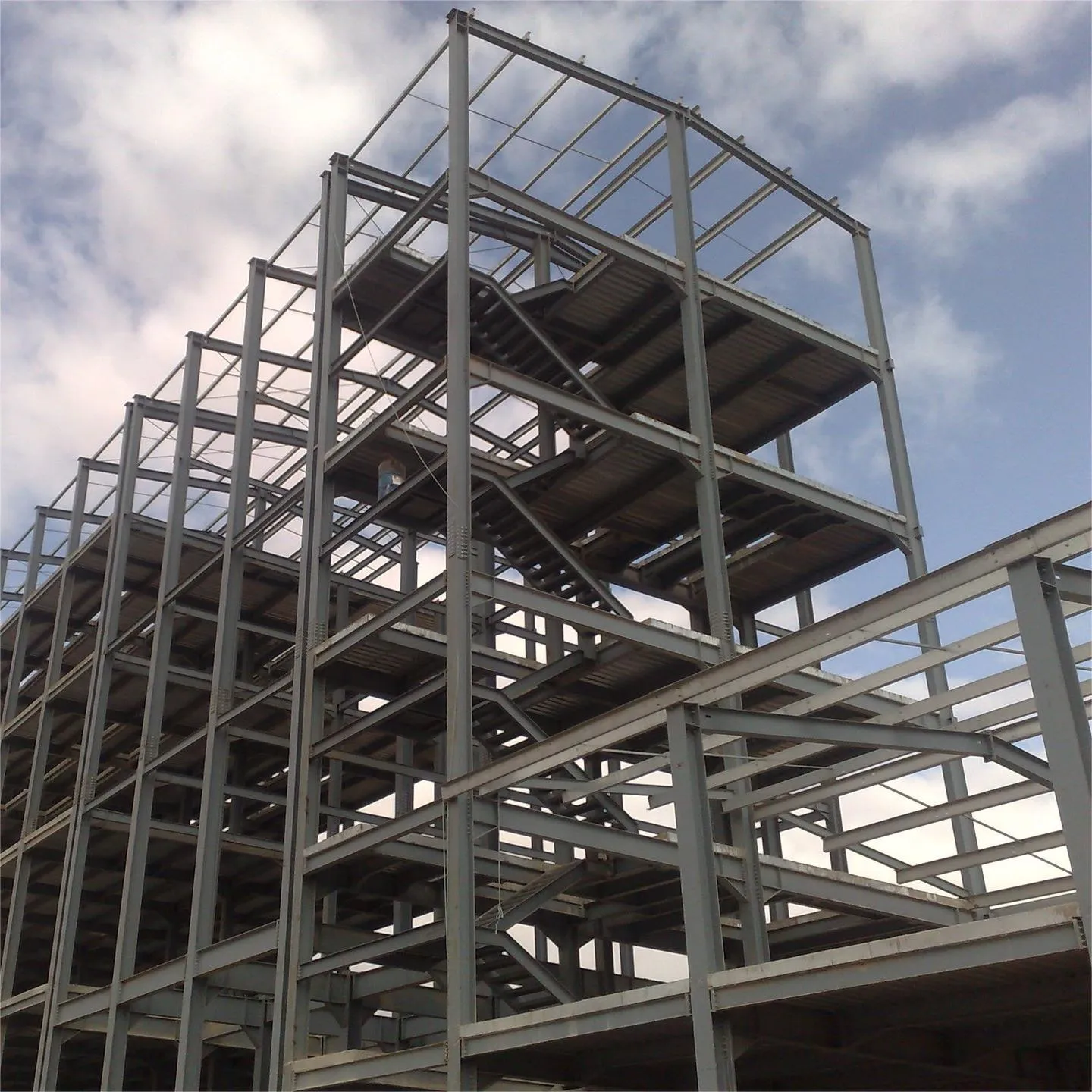 Advantages of Using Steel Frame Materials for Chicken Coops