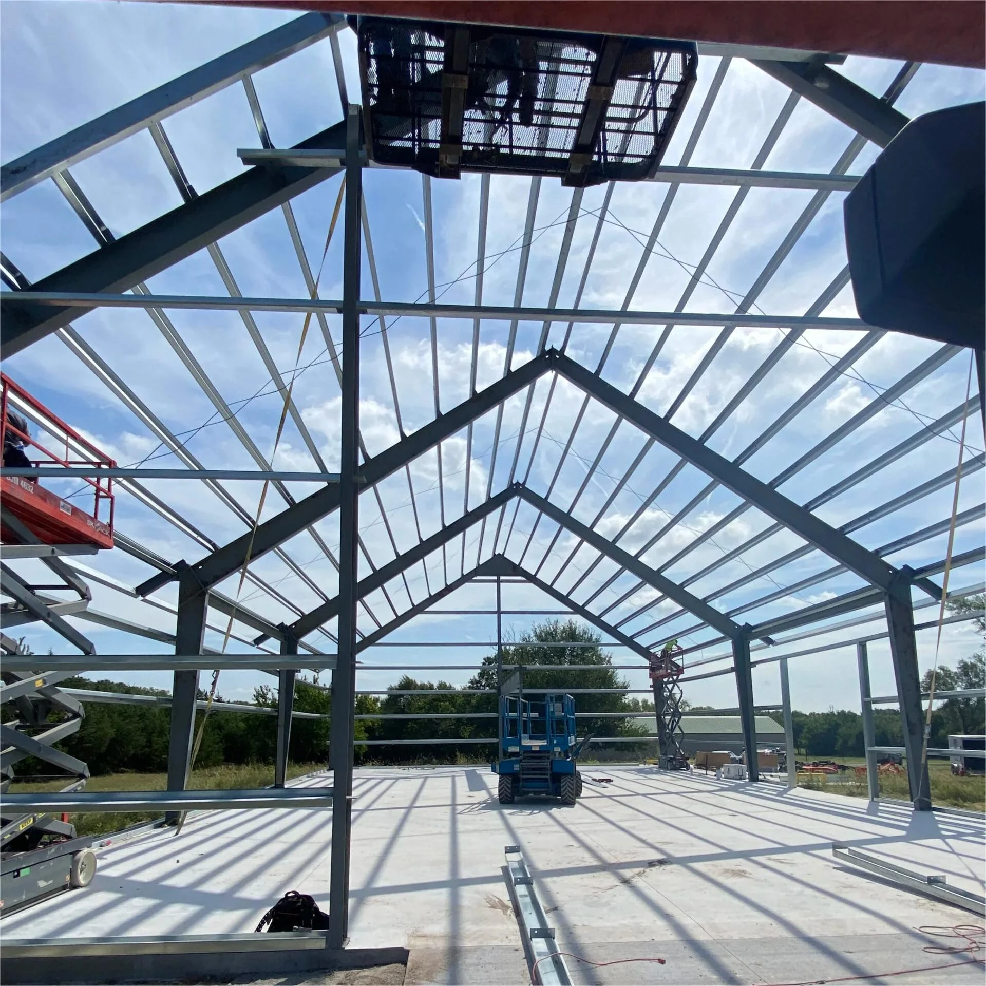 How Do Specialized Manufacturers Shape Diverse Building Landscapes?