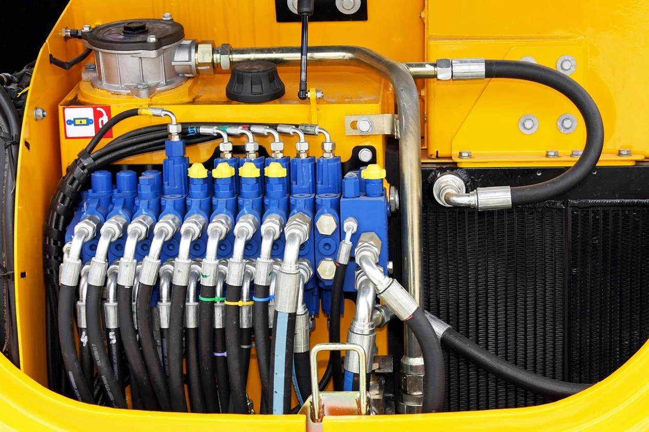 The Lifeline of Hydraulic Systems: Why Hydraulic Hoses Are Non-Negotiable for Safety