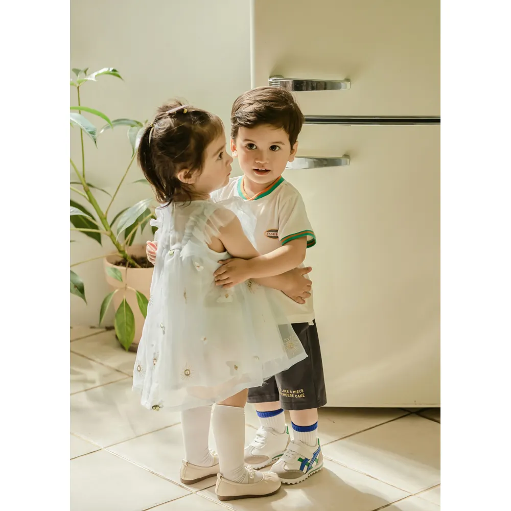 Coletes reflexivos para segurança em ambientes de trabalho e situações de risco.