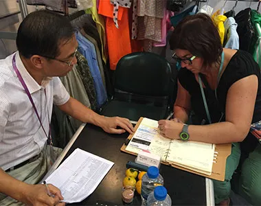 تي بو معطف واق من المطر