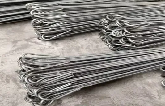 Металлӣ симӣ мўйсафед барои нигоҳдории либос бо услуби хос