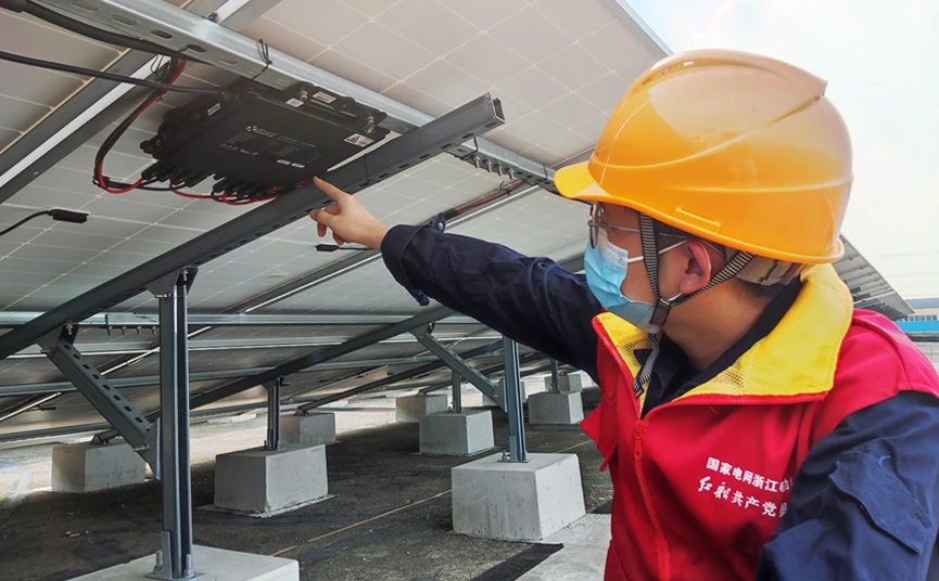 Inwerter hybrydowy off-grid 3.3 kW do efektywnego zarządzania energią