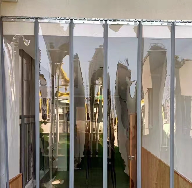 PVC plastová závěsová páska pro ochranu a rozdělení prostorů PVC plastová závěsová páska pro ochranu a rozdělení prostorů