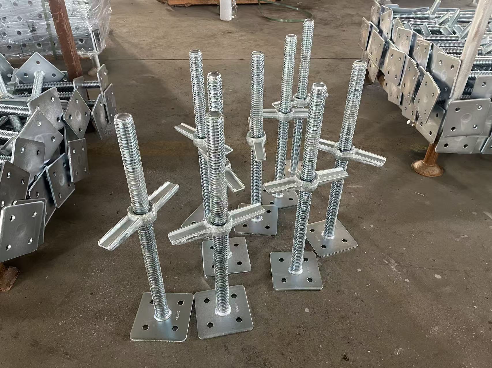 Swivel Scaffold Jacks: Stable, Adjustable Leveling for Uneven Ground