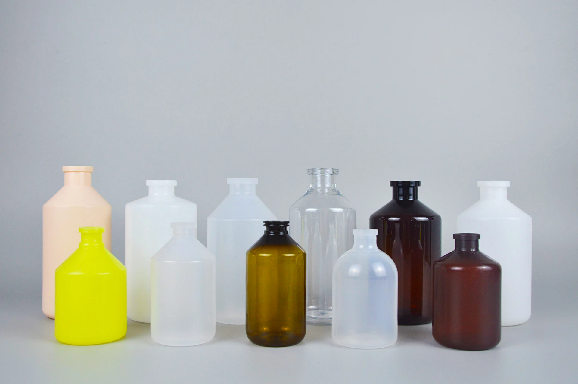 Large Durable Plastic Vials for Safe Storage and Transportation of Various Materials