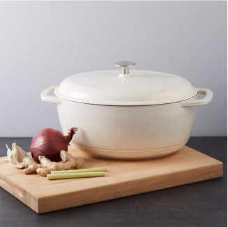 Differences Between a Round and an Oval Dutch Oven