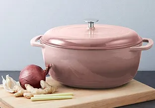 Маленькая чугунная кастрюля с крышкой