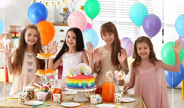 valmistujaisilmapallot ja juhlatunnelma