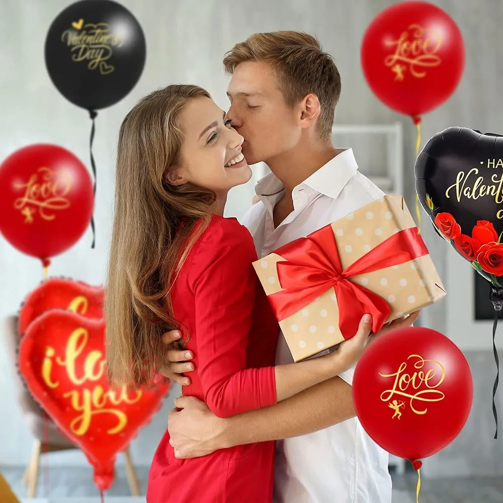 Kırmızı kalp balonları