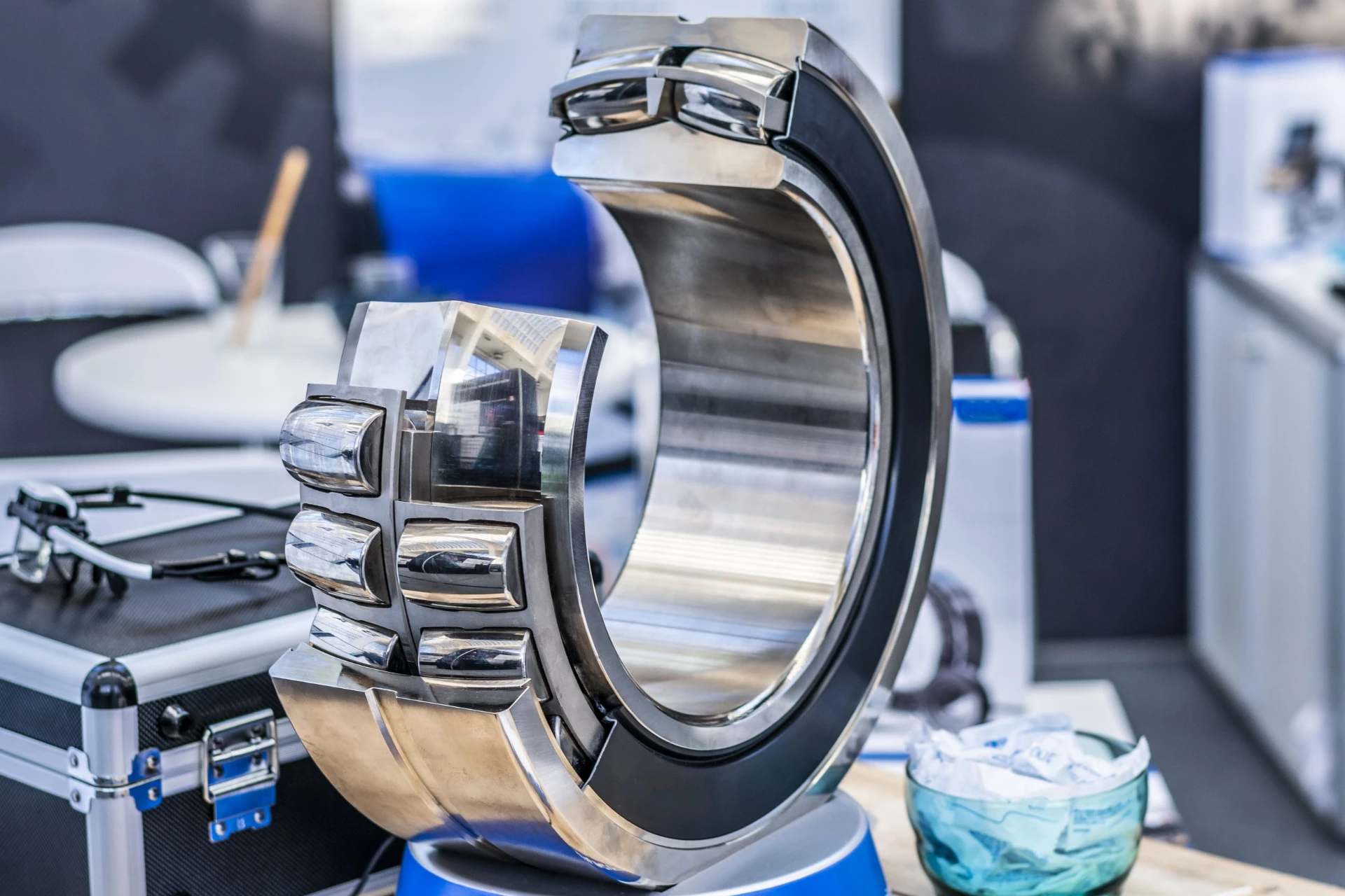 Future Trend-Cylindrical Roller Bearings in the Application of New Energy and Automation