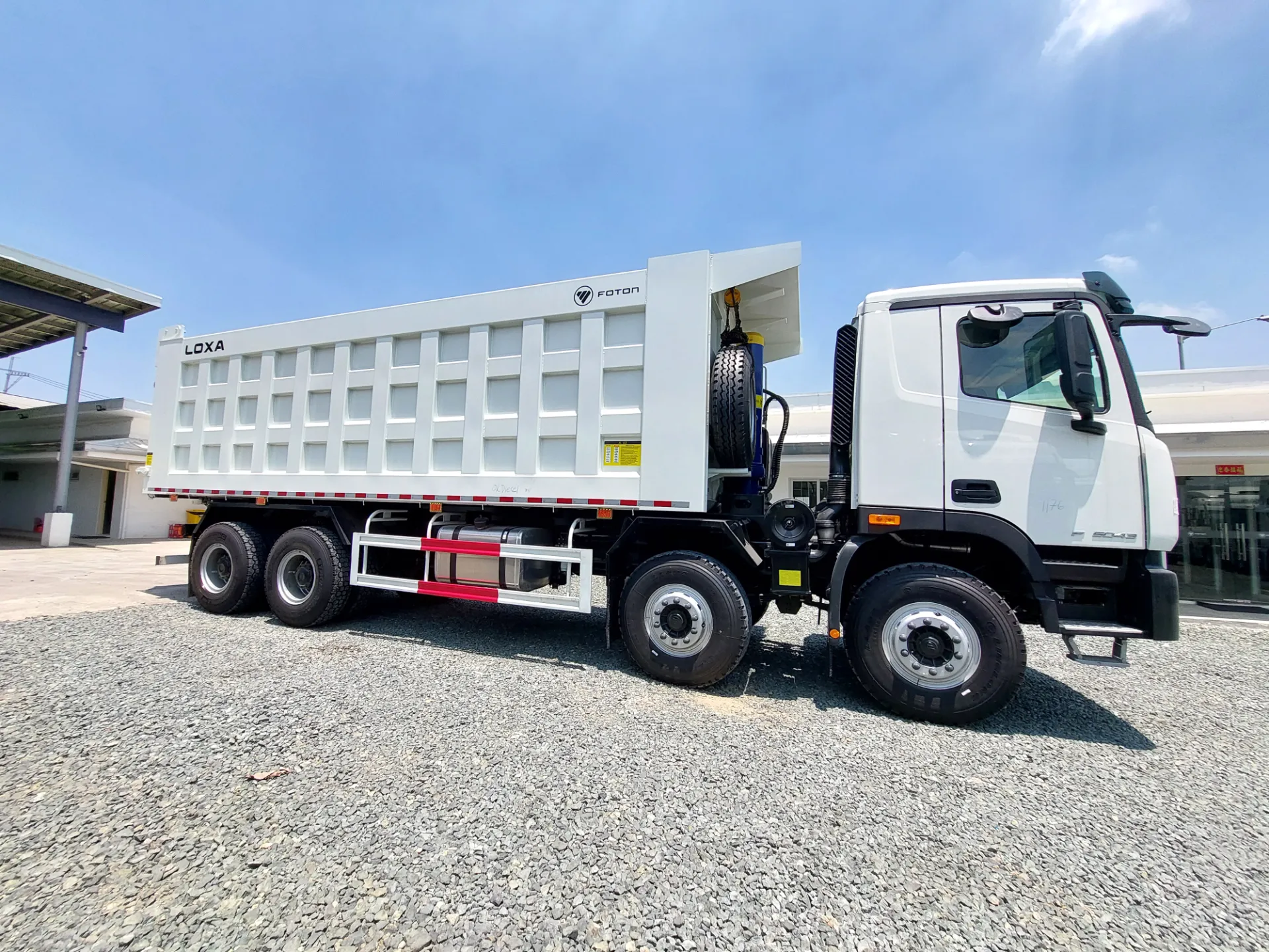 Heavy Commercial Trucks and Their Role in Industrial Transportation