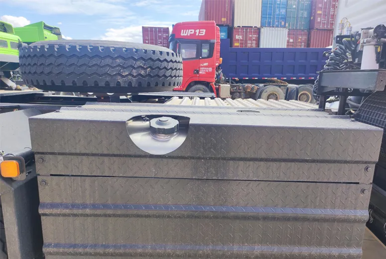 SHACMAN X3000 6*4 Tractor Truck Flat Roof