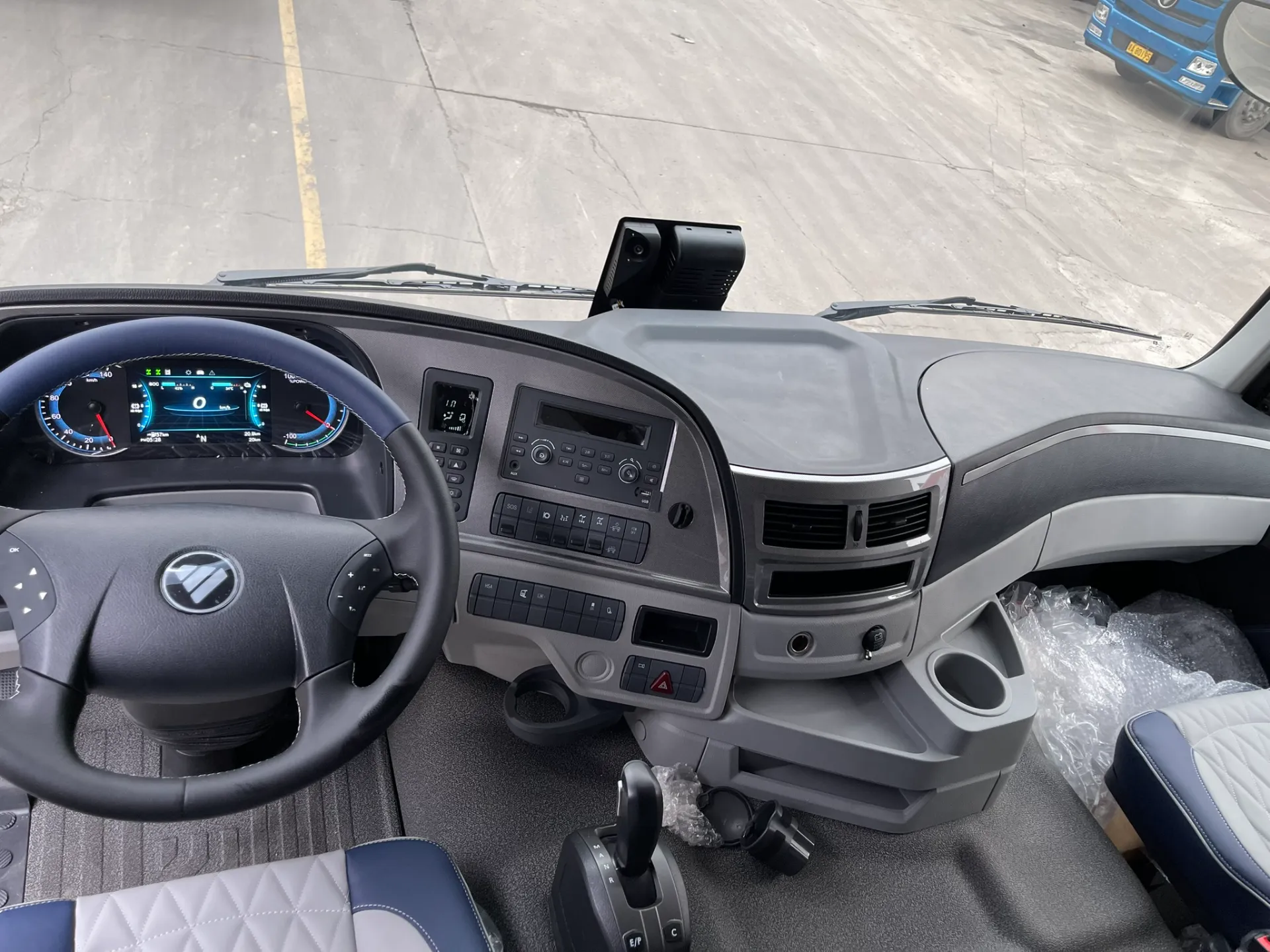 FOTON AUMAN EST 6x4 Flat cab Standard Floor FOTON AUMAN EST 6x4 Flat cab Standard Floor