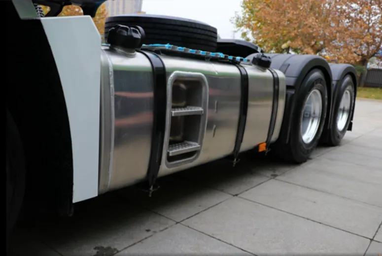 SHACMAN X6000 6*4 680HP Tractor Truck High Roof