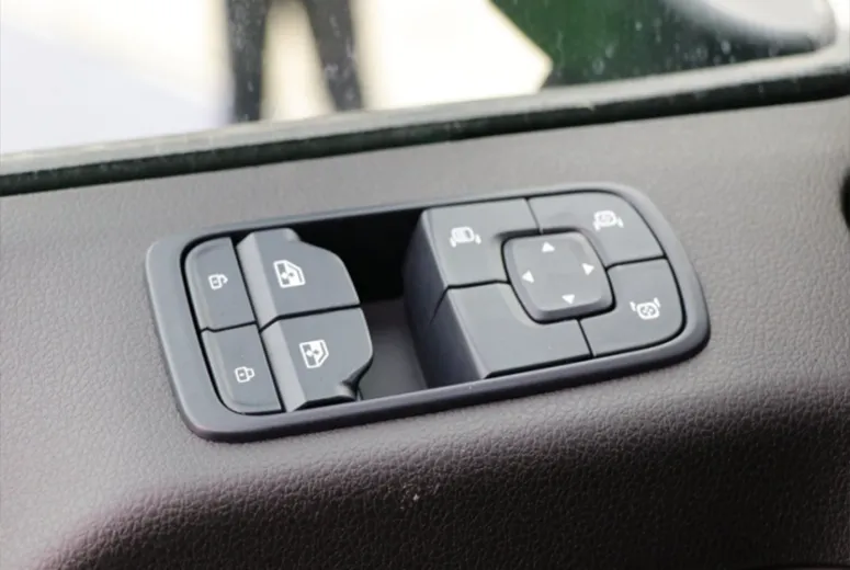 SHACMAN X6000 6*4 680HP Tractor Truck High Roof