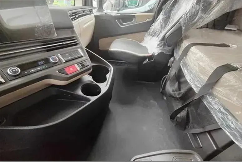 SHACMAN X5000S CNG 6*4 530HP Tractor Truck High Roof